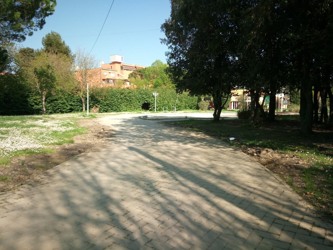 Il verde all'entrata del cancello del Play Time a Fano