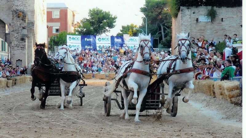 La corsa con le bighe alla Fano dei Cesari, torna nel 2018