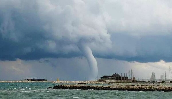 La tromba d'aria sul litorale adriatico a giugno 2018
