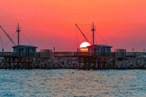 Spettacolare tramonto al porto di Fano