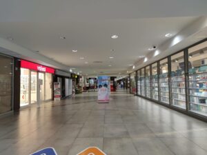 Galleria negozi centro commerciale Miralfiore Pesaro